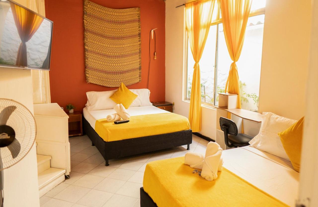 Africa house-Casa Hotel Laureles-La70 Medellín Esterno foto