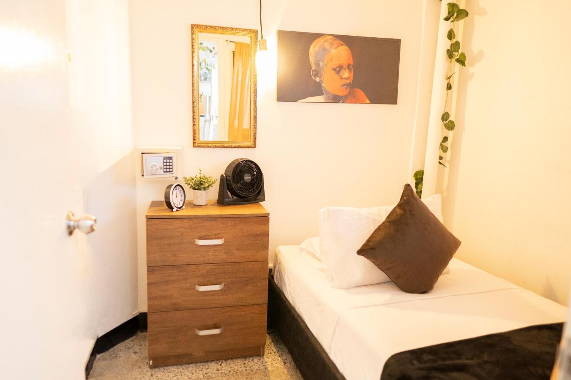Africa house-Casa Hotel Laureles-La70 Medellín Esterno foto