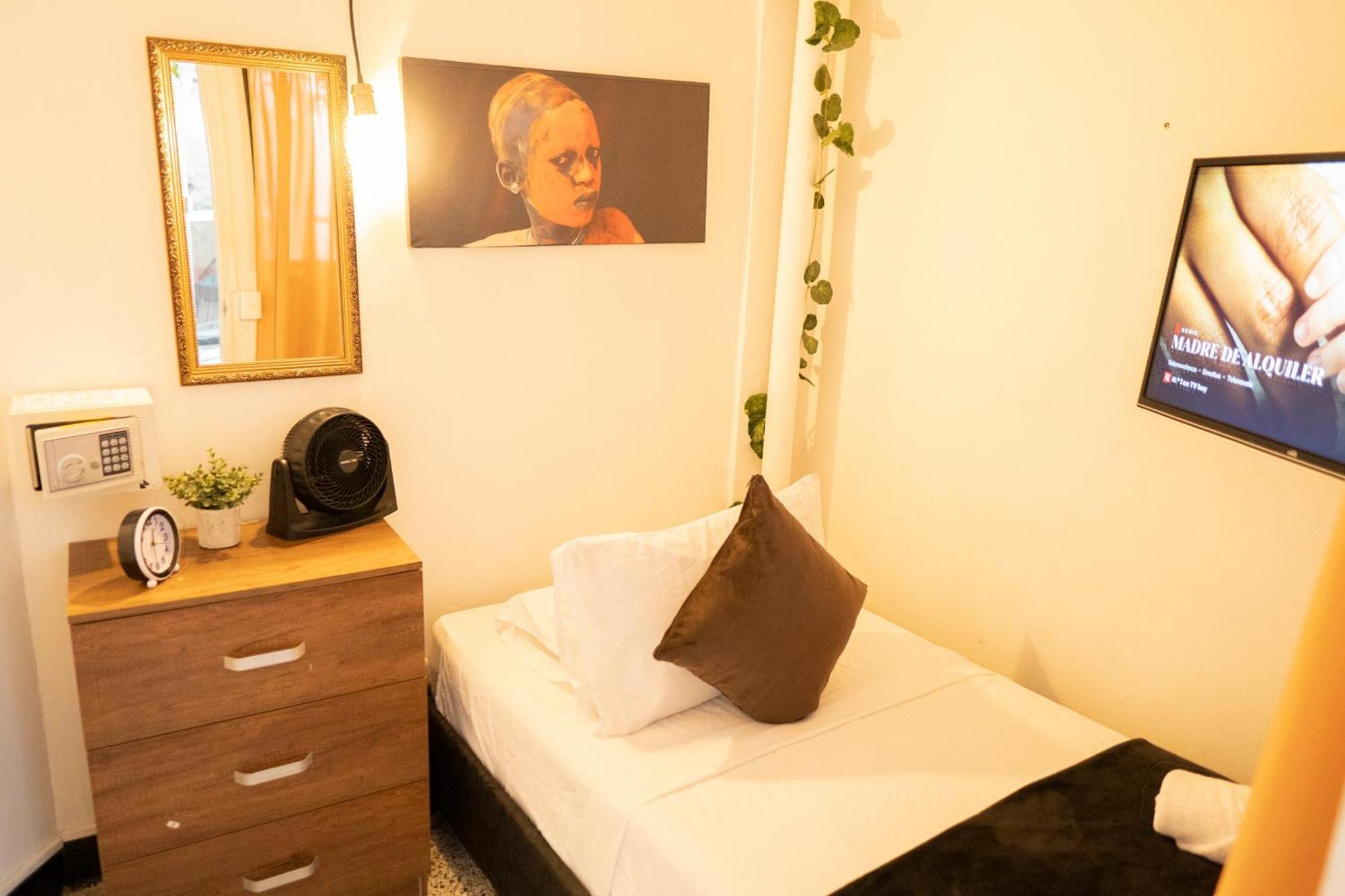 Africa house-Casa Hotel Laureles-La70 Medellín Esterno foto
