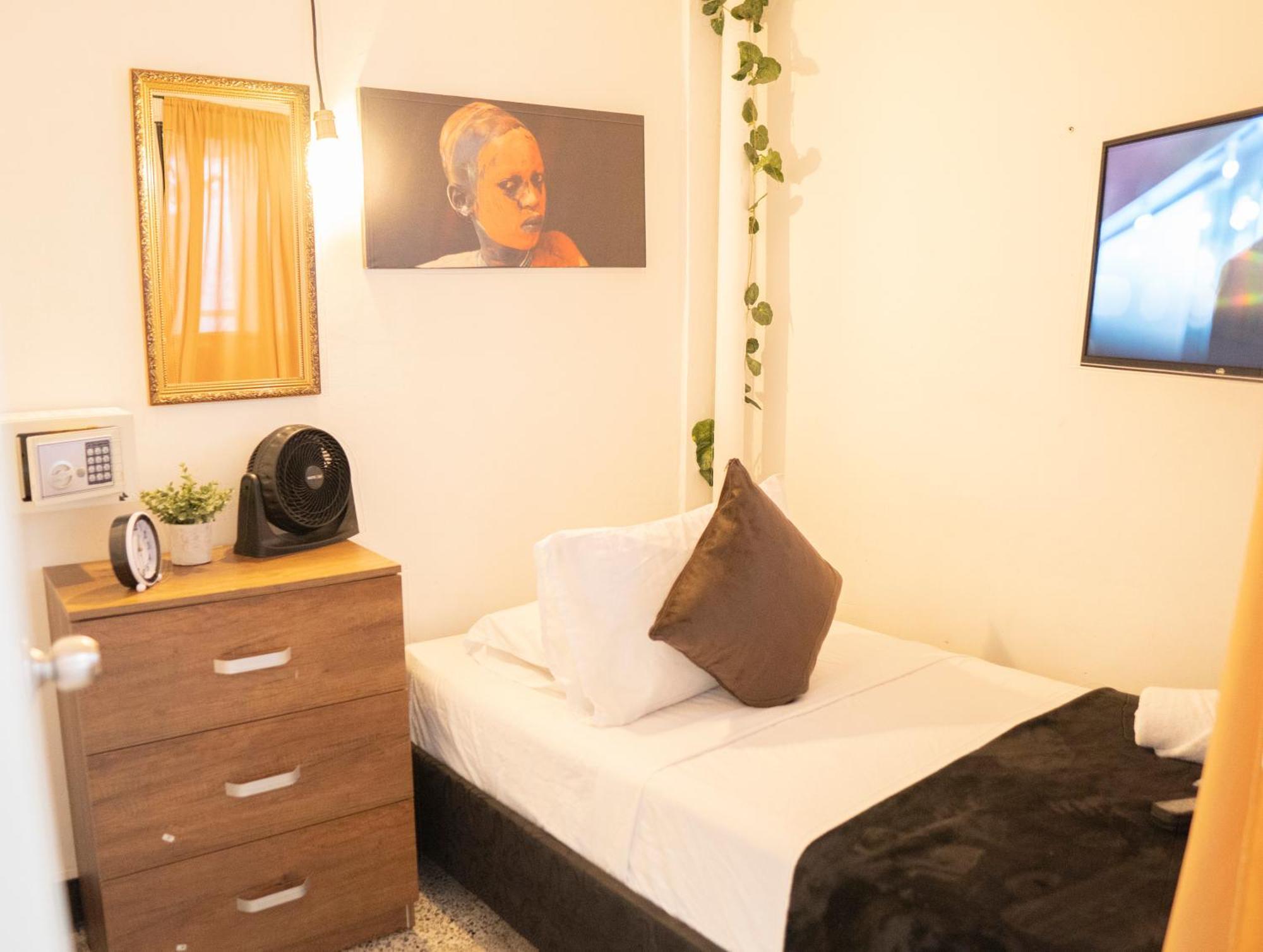 Africa house-Casa Hotel Laureles-La70 Medellín Esterno foto