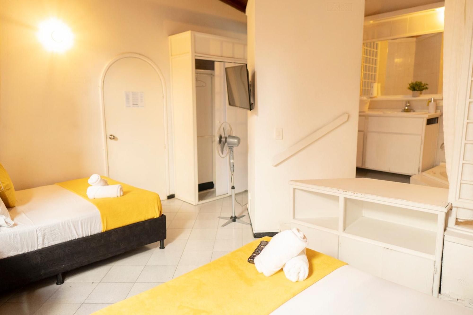 Africa house-Casa Hotel Laureles-La70 Medellín Esterno foto