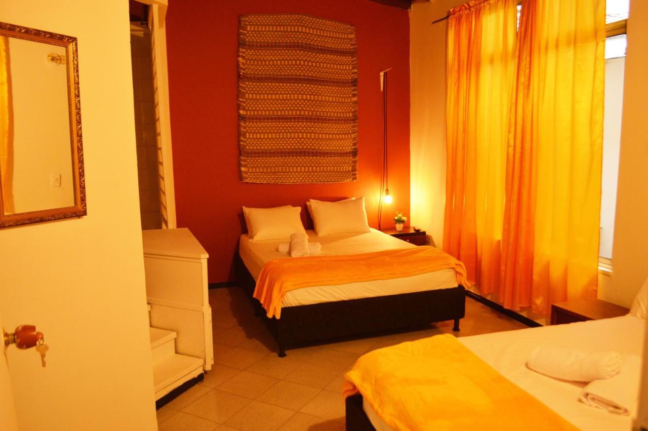 Africa house-Casa Hotel Laureles-La70 Medellín Esterno foto